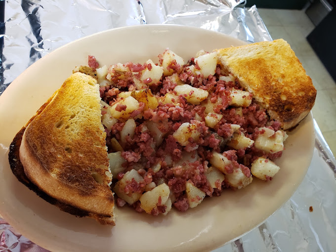 Corned beef hash and toast